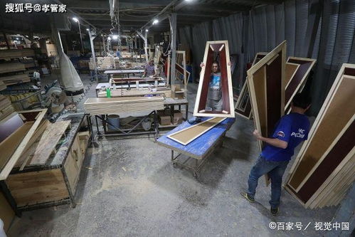 俄羅斯首都莫斯科,當地郊區一家殯葬業工廠的棺材生產線實拍 用品